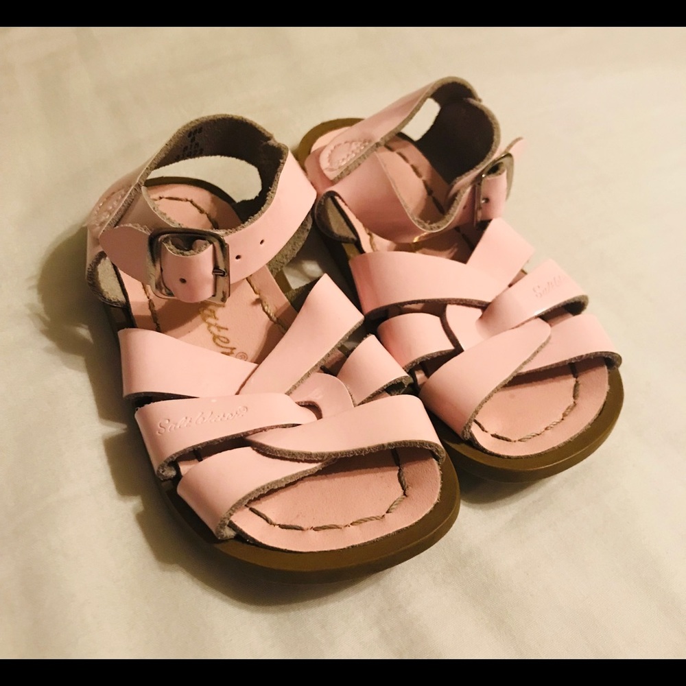 Size 6 Light Pink Saltwater Original Sandals